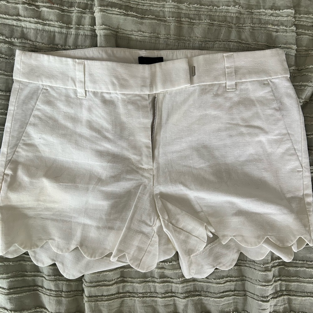 Elegant White Scalloped Women Shorts